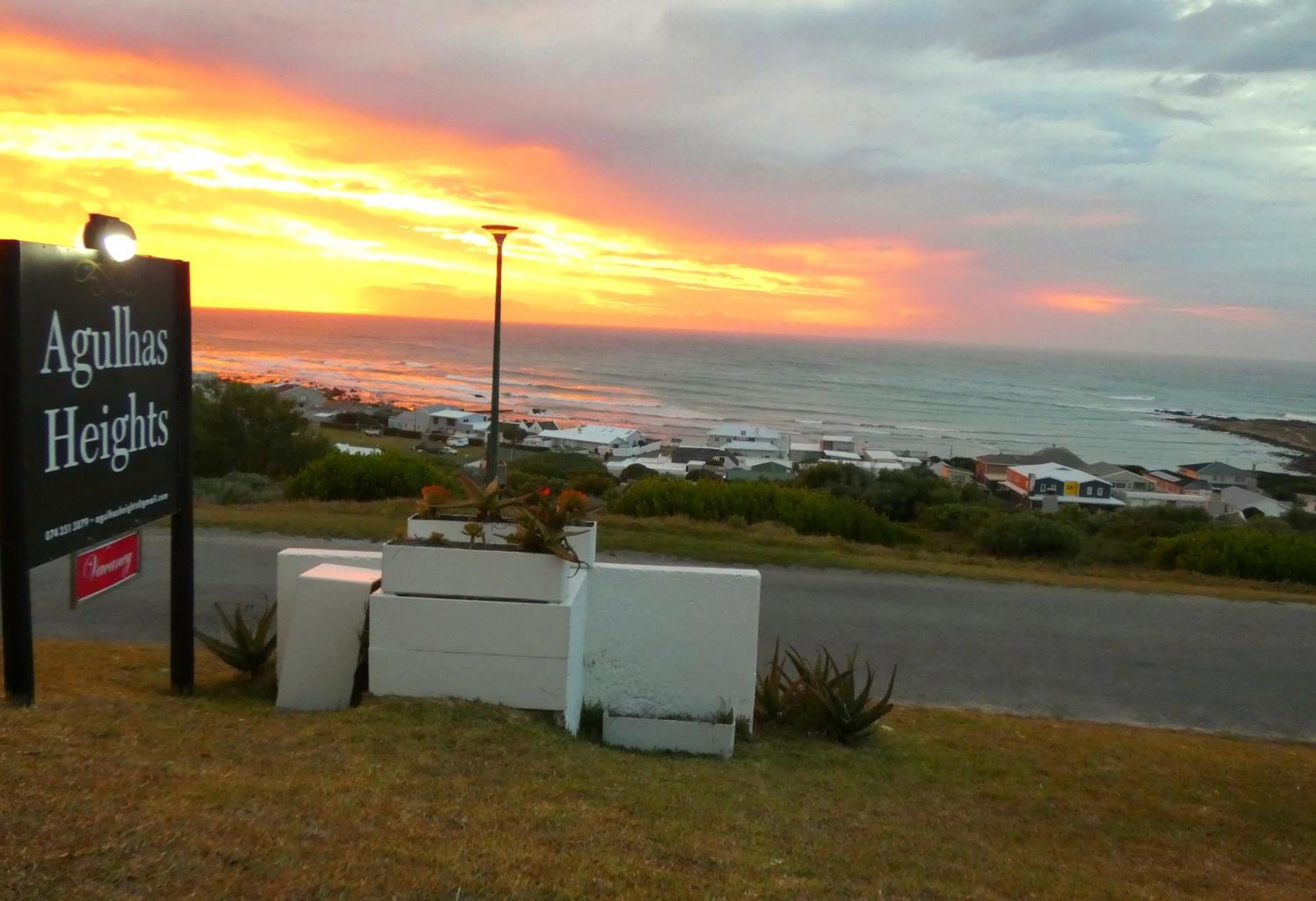 Agulhas Heights Self-Catering Cottages Kültér fotó